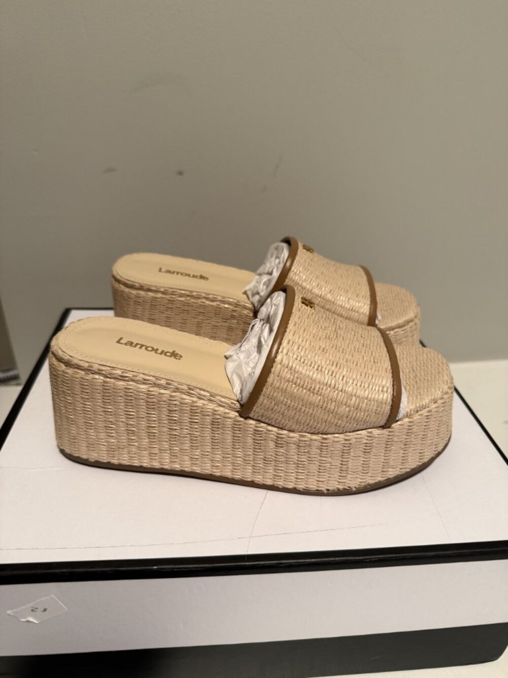 NWB Larroude Alex Platform Mules Sandals Raffia Natural Size 5.5 $315 [jb] - Picture 7 of 16